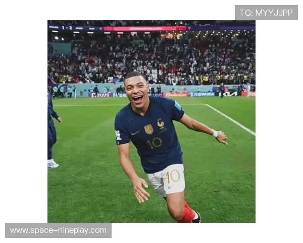 足球明星的成长之路：揭秘顶级球员背后的家庭背景与成长故事